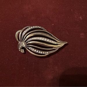 Beautiful Sparkly Goldtone with Rhinestones Pin